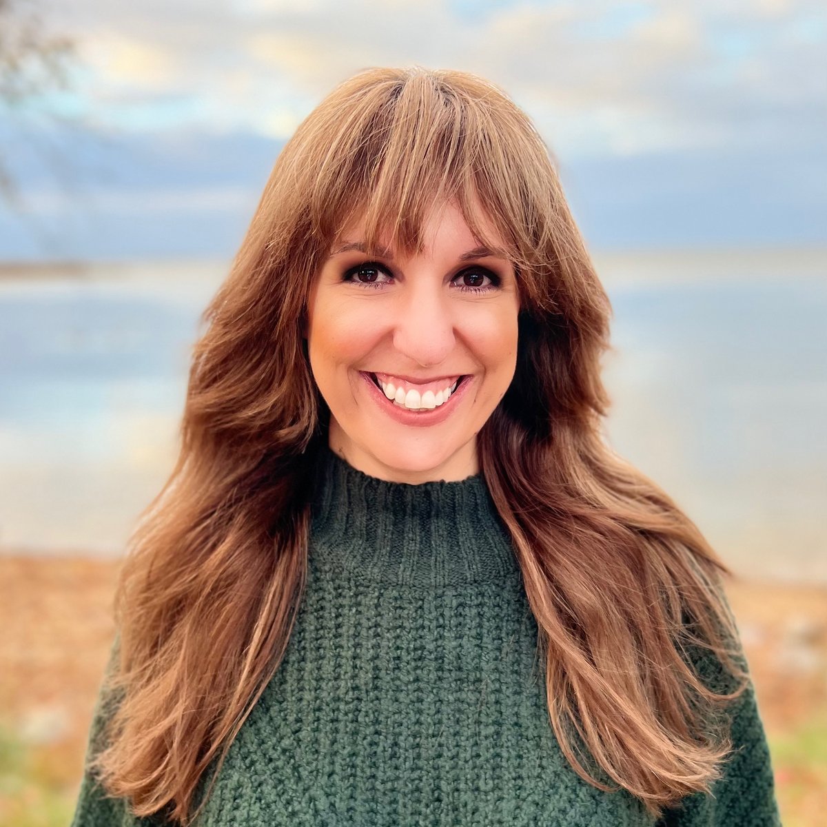 Maggie Rhodes Davis Headshot